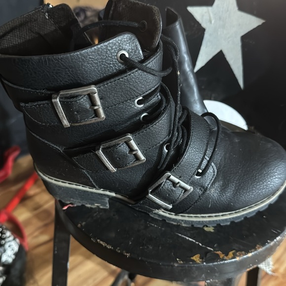 Meet your Posher, Christina - Picture 4 of 6